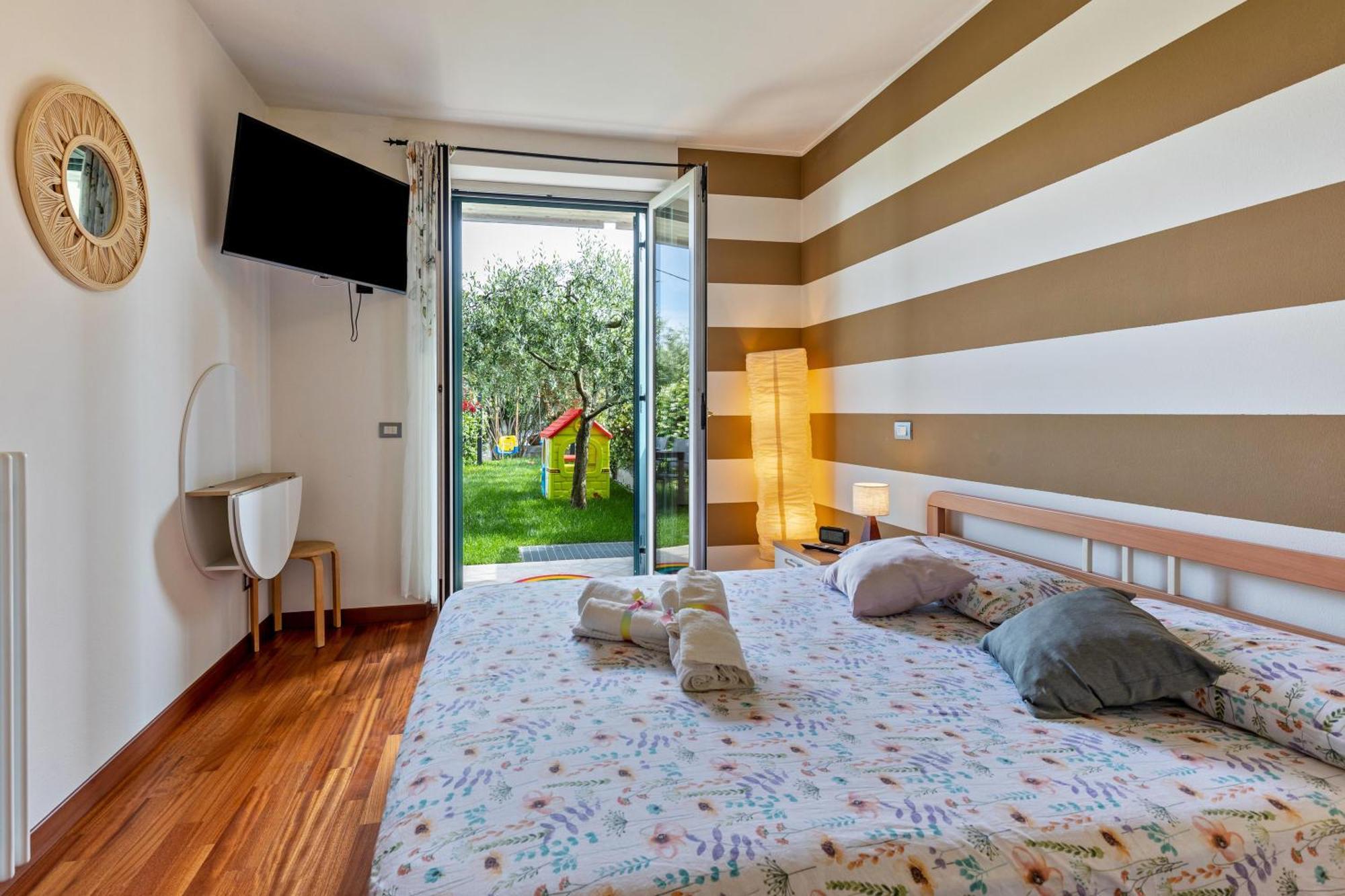Bluemoon -Luminoso Apt Con Piscina Lazise Exterior foto