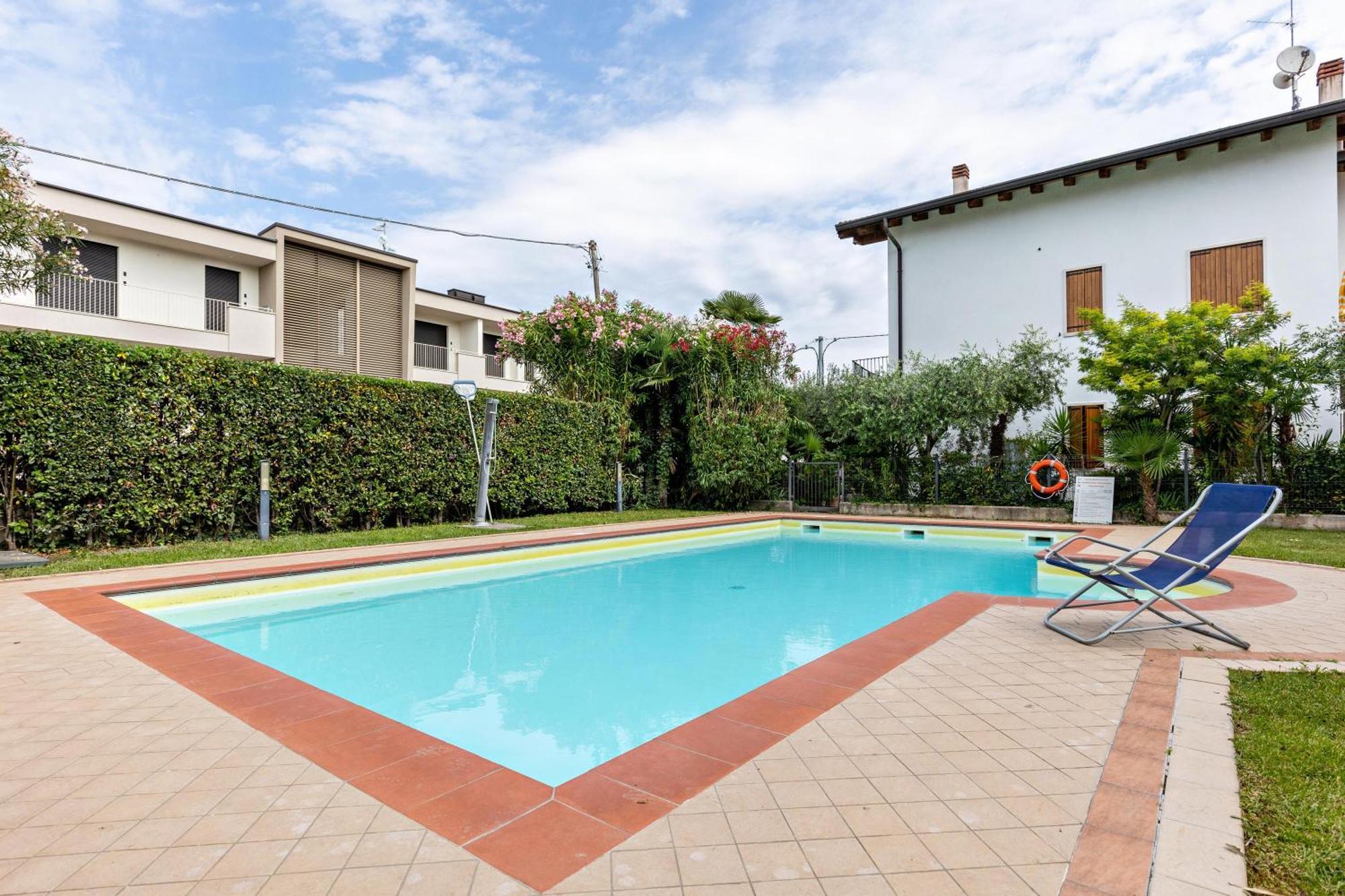 Bluemoon -Luminoso Apt Con Piscina Lazise Exterior foto